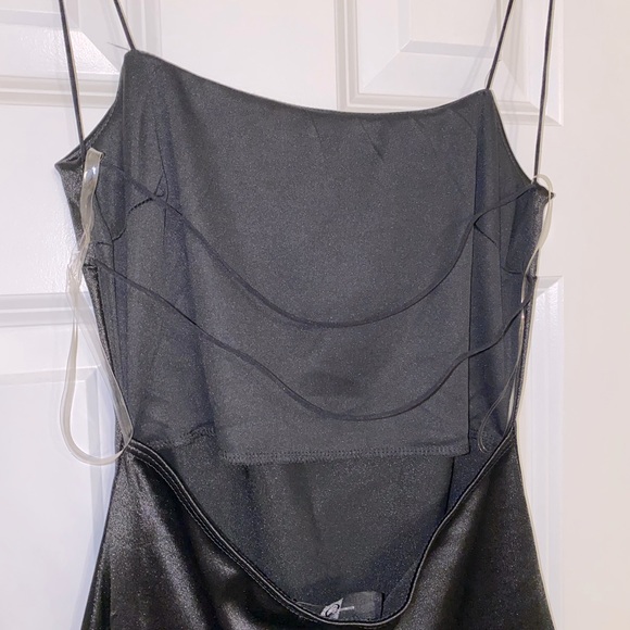 Black silky backless sexy cocktail dress - Picture 4 of 4